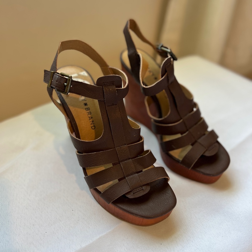 New Brown lucky brand wedge sandal, size 6